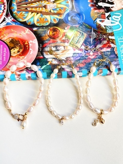 Pulseira de pérolas na internet