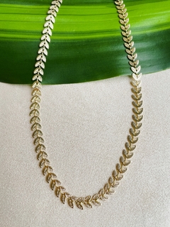 Colar choker folhas