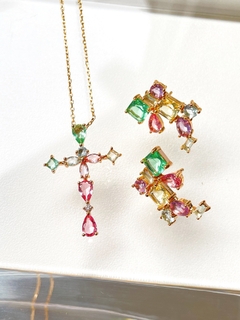 Colar crucifixo cristais coloridos - comprar online