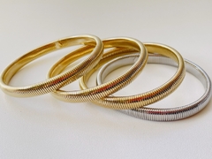 Pulseira aço inoxidável maleável dourada na internet