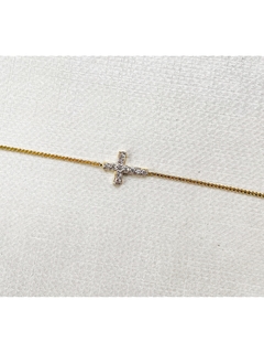 Pulseira com pingente cruz
