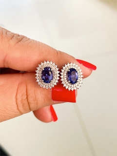 Brinco oval em prata zircônia azul