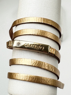 Pulseira dourada pingente gratidão na internet
