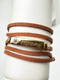 Pulseira marrom pingente felicidade - comprar online