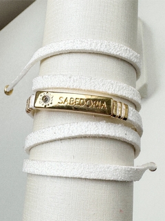 Pulseira branca pingente sabedoria - comprar online