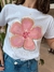 Remera M CORTAS - SOSTENER FLOR - comprar online