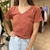 Remera cuello V - TERRACOTA - comprar online