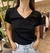 Remera cuello V - NEGRA en internet
