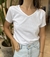 Remera cuello V - BLANCA - comprar online