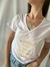 Remera TE MERECES - Dorado - Cuello V - comprar online