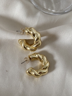 Argola Torcida Abs Folheada ouro 18k