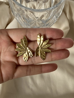 Brinco Meia Flor Folheado ouro 18k - comprar online