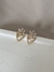 Brinco Delicado Zirconias folheado ouro 18k - TriVaidosas