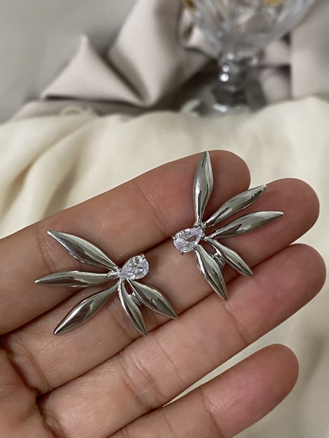 Brinco Maria Flor com zircônia folheado ródio branco - comprar online