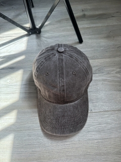 Gorra gastada gris en internet