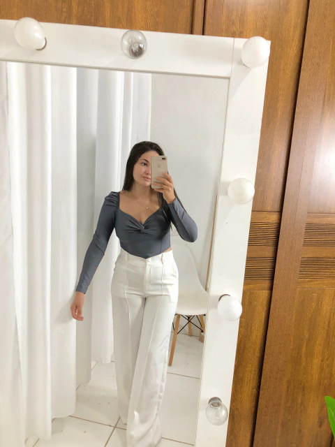 Cropped Manga Longa Tessa na internet