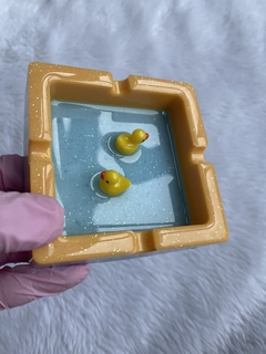 Piscina de patinhos borda laranja na internet