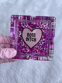 Cinzeiro Boss B*tch na internet