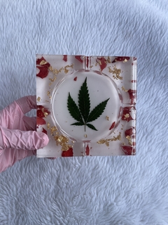 QUADRADO GRANDE CLÁSSICO OURO PETALAS E FUNDO BRANCO - comprar online