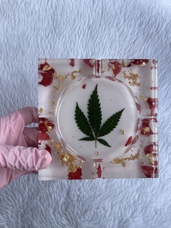 QUADRADO GRANDE CLÁSSICO OURO PETALAS E FUNDO BRANCO na internet