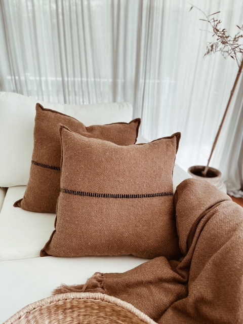 ALMOHADON MOHAIR CORDON TOSTADO 60X60