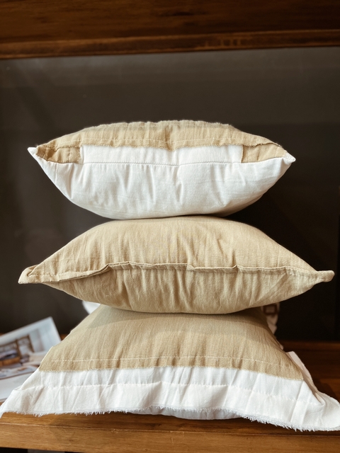 ALMOHADÓN CRUDO APLIQUE VISÓN