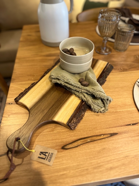 TABLA DE ACACIA CON CORTEZA Y MANGO 45X20,5 CM