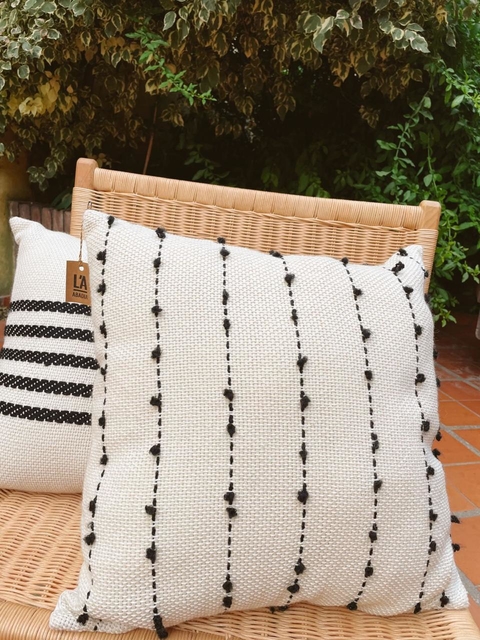 ALMOHADON TELAT BOLITAS NEGRAS