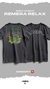 REMERA CMMNTY RELAX GRIS ESTAMPA ATRAS DRAGON MANO - comprar online
