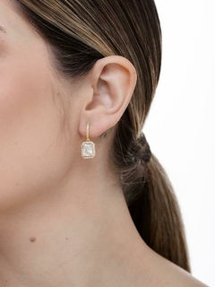 BRINCO ARGOLA QUADRADA BANHADA A OURO 18 K - comprar online
