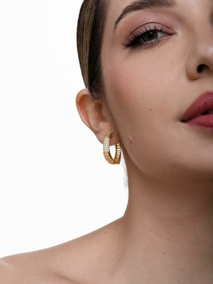 BRINCO ARGOLA CRAVEJADA BANHADA NO OURO 18K - comprar online