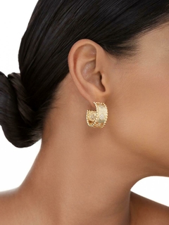 BRINCO ARGOLA TREVINHO BANHADA A OURO 18K - comprar online