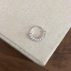 Piercing cravejado zircônias laterais Prata 925 - loja online