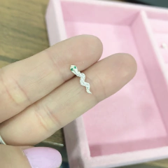 Piercing Cobra Cravejada Prata 925 Orelha Helix Tragus