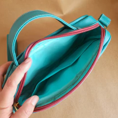 Bolsa Carmela - Couro Ecológico Azul na internet