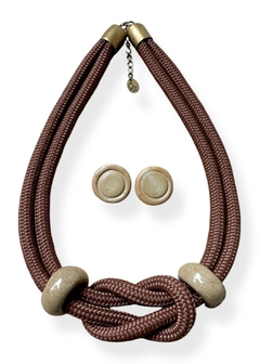 Conjunto brinco e colar Anita na internet