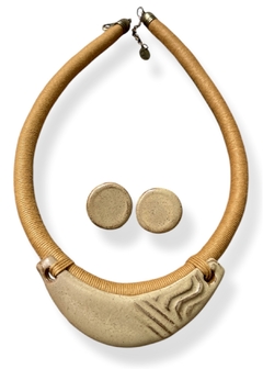 Conjunto brinco e colar Yoko na internet