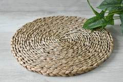 Plato de sitio de mimbre