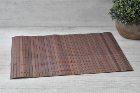 Individual de bamboo oscuro