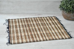 Individual de bamboo con hilos