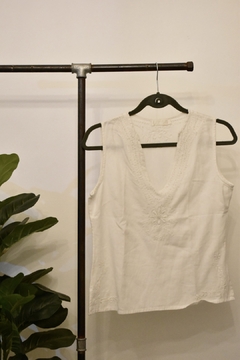 Blusa Singapur, bordada blanca