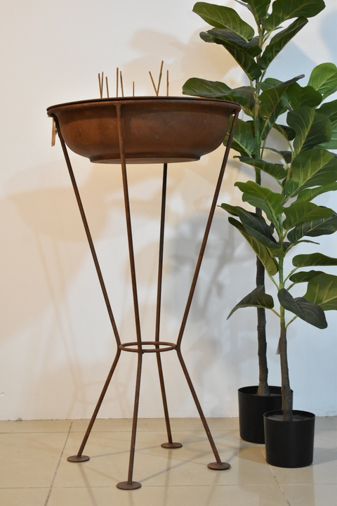 Mechero/ frapera/ sahumador o porta maceta con pie