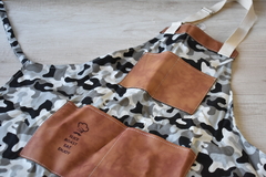 Delantal animal print/cuero