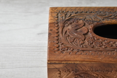 Caja tallada madera para pañuelos - comprar online