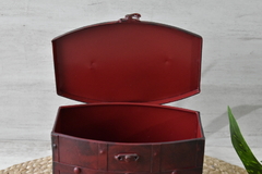Baul metal antiguo en internet