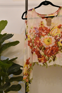 Blusa con estampado floral y borlas en borde - comprar online