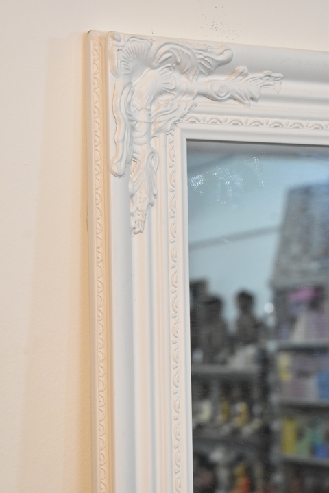 Espejo rectangular blanco de pie