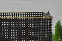 Canasto/Revistero metal borde dorado - comprar online