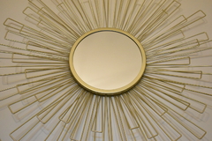 Espejos decorativos en dorado - OUTLET DECO