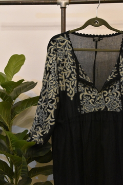 Blusa Dora, negra bordada - comprar online
